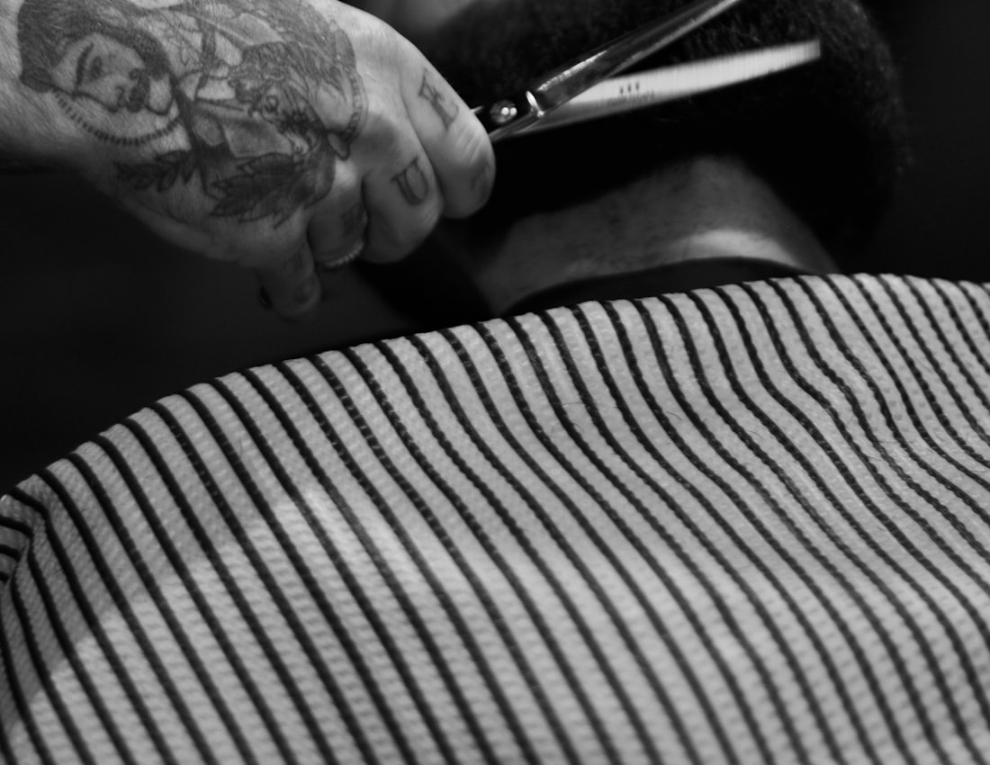 Barba sendo aparada na Aparato Barbearia